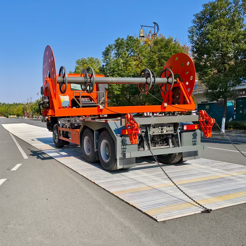 WX-50型應(yīng)急硬質(zhì)機(jī)動(dòng)路面快速鋪設(shè)車
